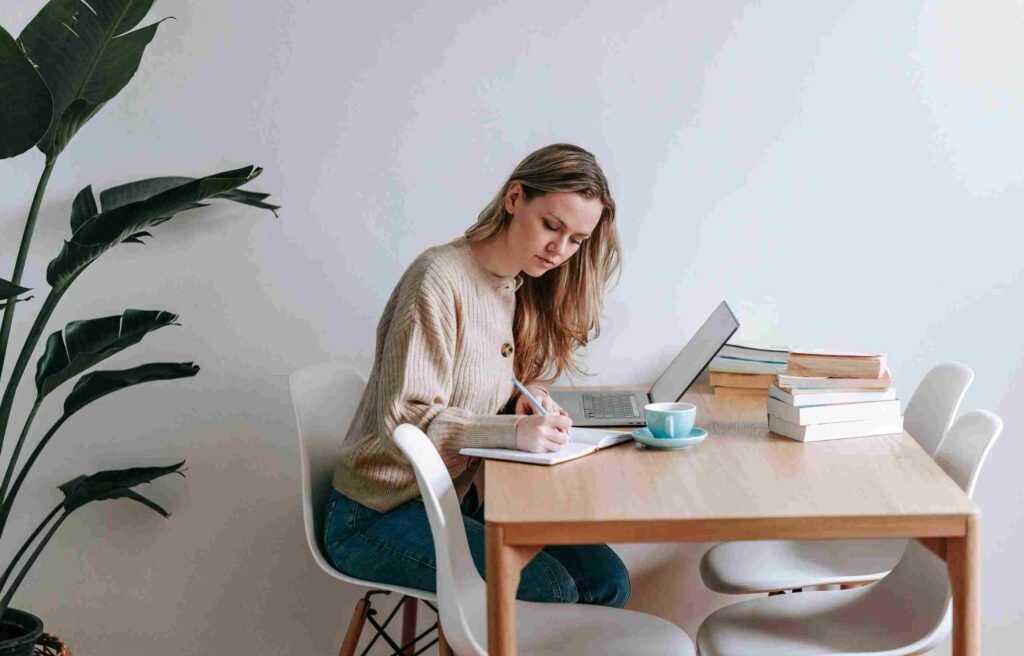 girl student studying focus without burning out