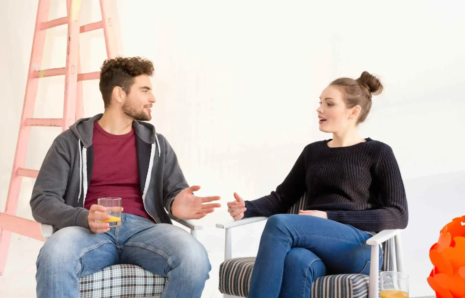 A couple in deep conversation, illustrating how an anxious attachment style impacts communication and the need for reassurance.