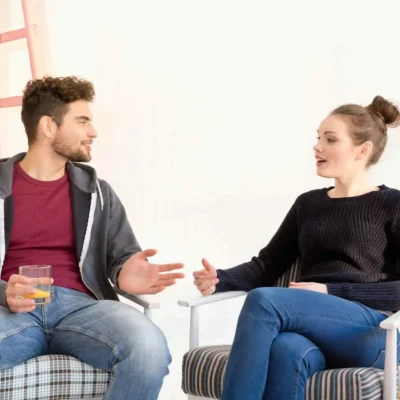 A couple in deep conversation, illustrating how an anxious attachment style impacts communication and the need for reassurance.